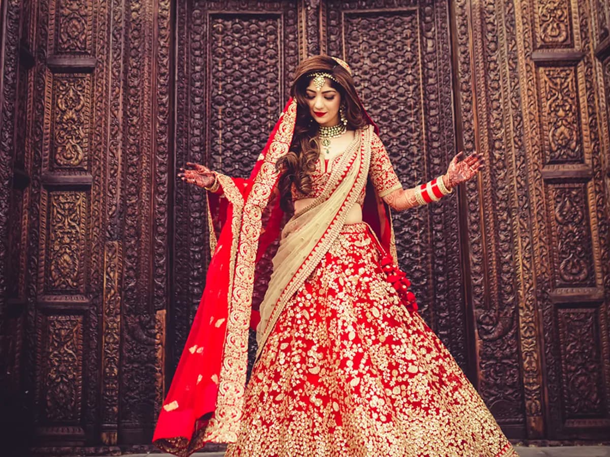 Bride's red lehenga details, palace courtyard at sangeet