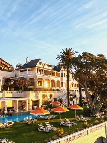 Ellerman House terrace at sunset, Atlantic ocean and Lions Head behind
